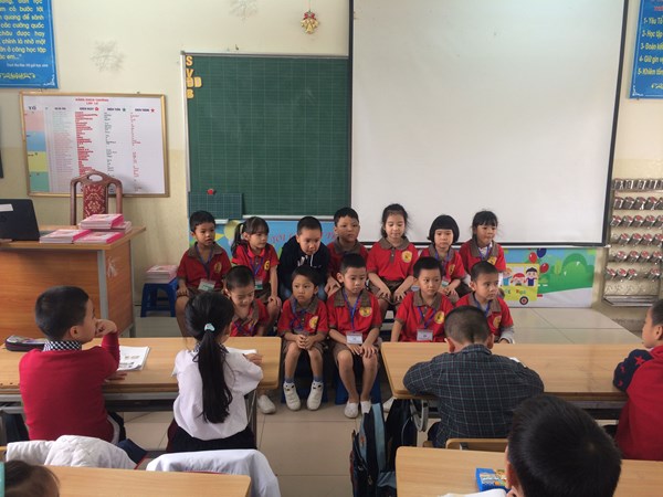 Khối mẫu giáo lớn giao lưu tại trường tiểu học Đô thị Việt hưng (9).jpg